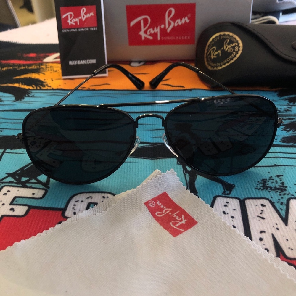 Ray-Ban Black Aviator Sunglasses with Dark Lenses